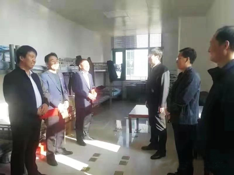 工業(yè)園區(qū)管委會、泓源公司慰問園區(qū)機關(guān)保安門衛(wèi)等一線人員(圖2)