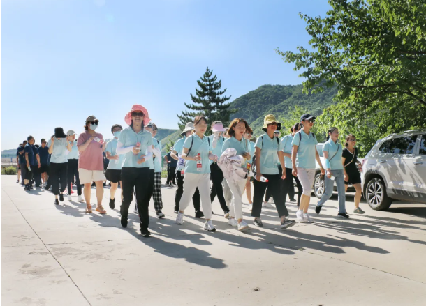 增強團(tuán)隊合力 展示泓源風(fēng)采 ——泓源公司開展登山比賽活動(圖2)