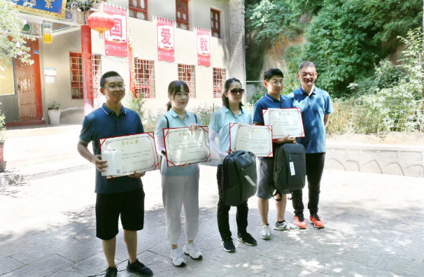增強團(tuán)隊合力 展示泓源風(fēng)采 ——泓源公司開展登山比賽活動(圖8)