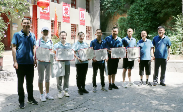 增強團(tuán)隊合力 展示泓源風(fēng)采 ——泓源公司開展登山比賽活動(圖9)