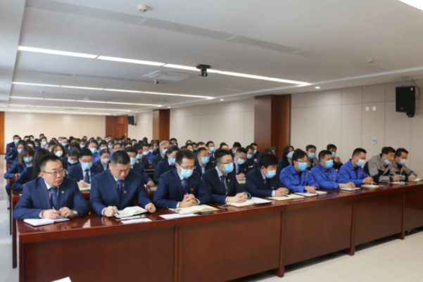 市產(chǎn)投集團召開2021年工作總結表彰暨2022年工作安排部署會議(圖6)